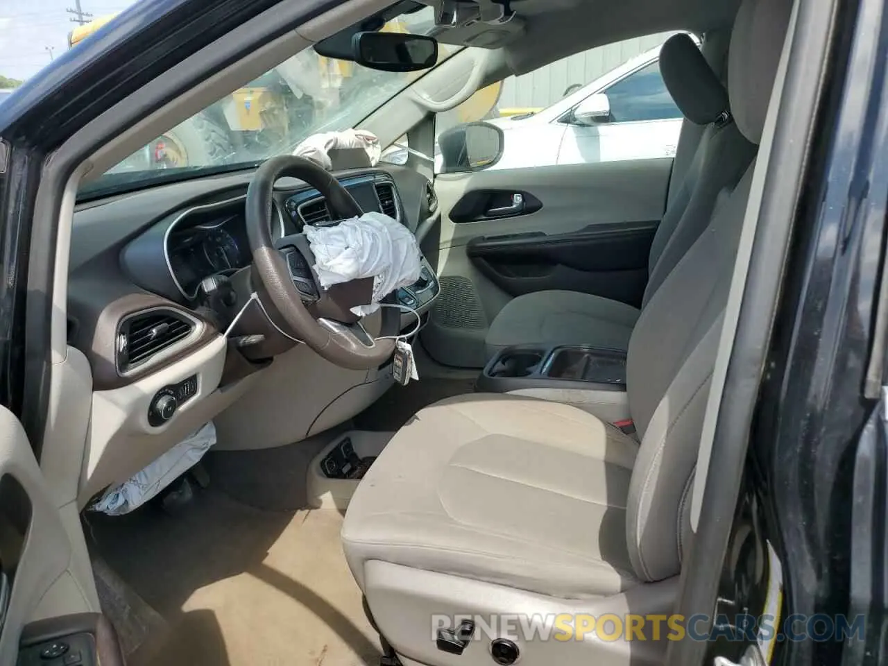 7 Photograph of a damaged car 2C4RC1FG1LR143364 CHRYSLER PACIFICA 2020