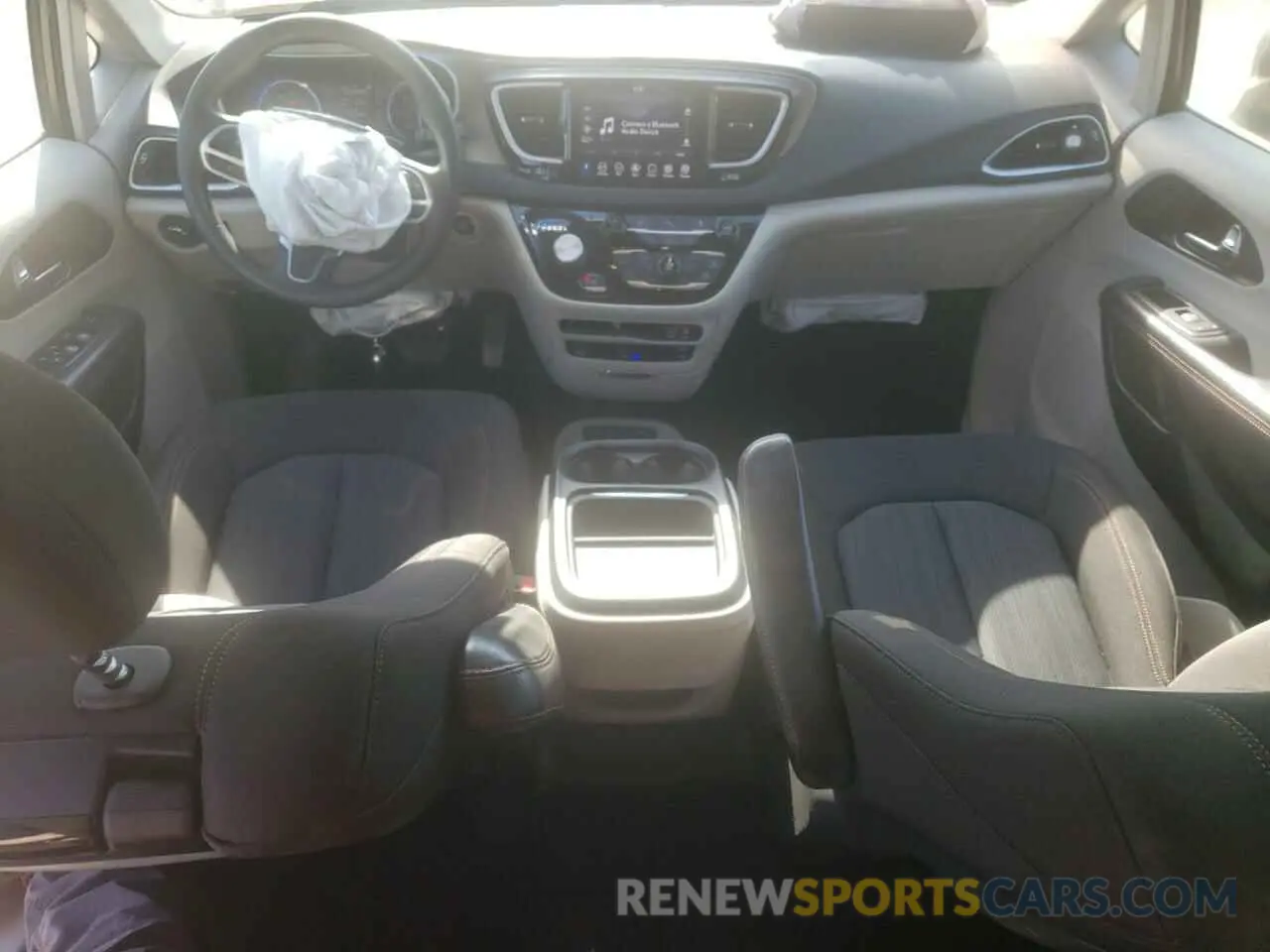 8 Photograph of a damaged car 2C4RC1FG1LR235770 CHRYSLER PACIFICA 2020