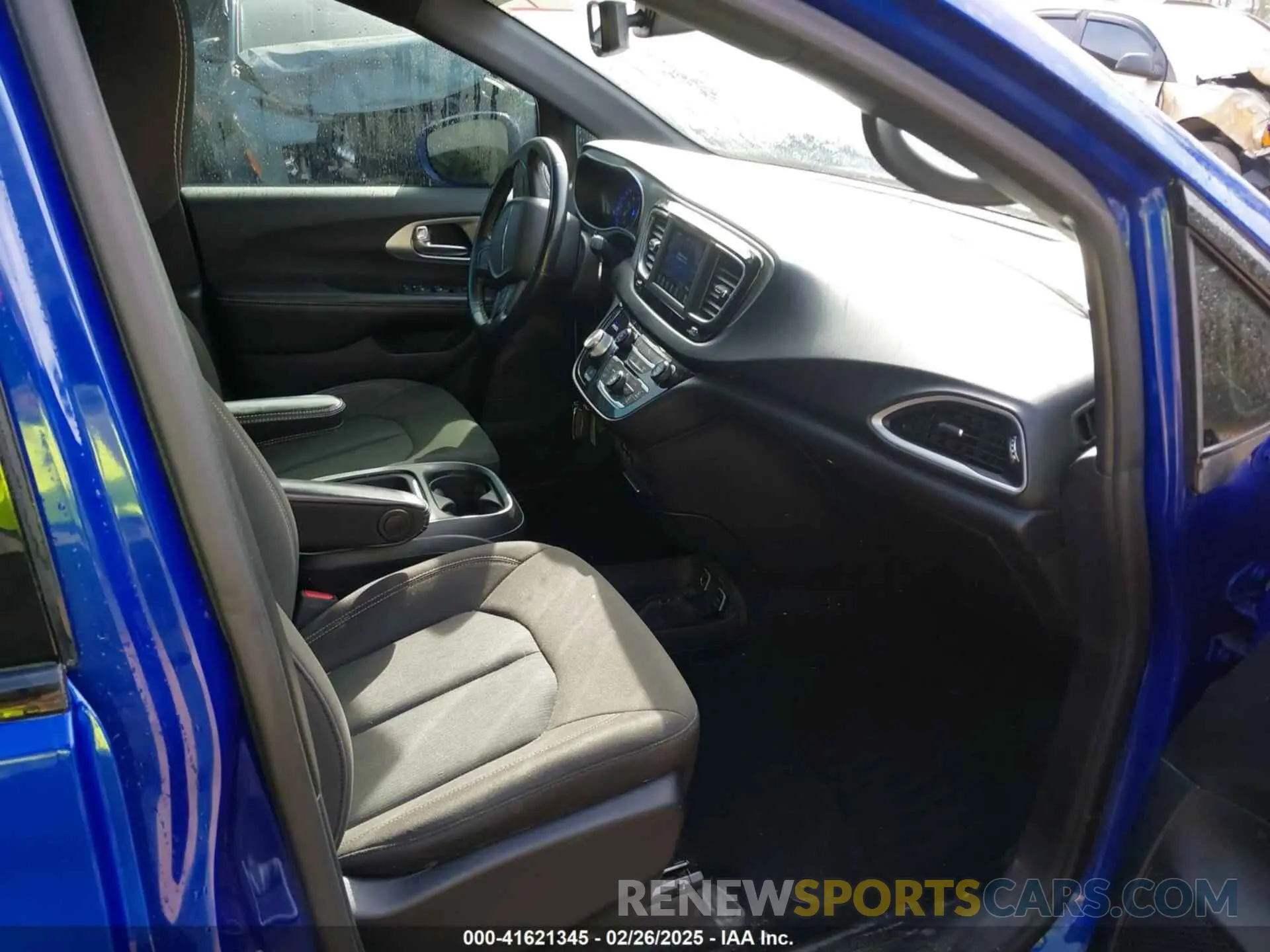 5 Photograph of a damaged car 2C4RC1FG2LR147598 CHRYSLER PACIFICA 2020