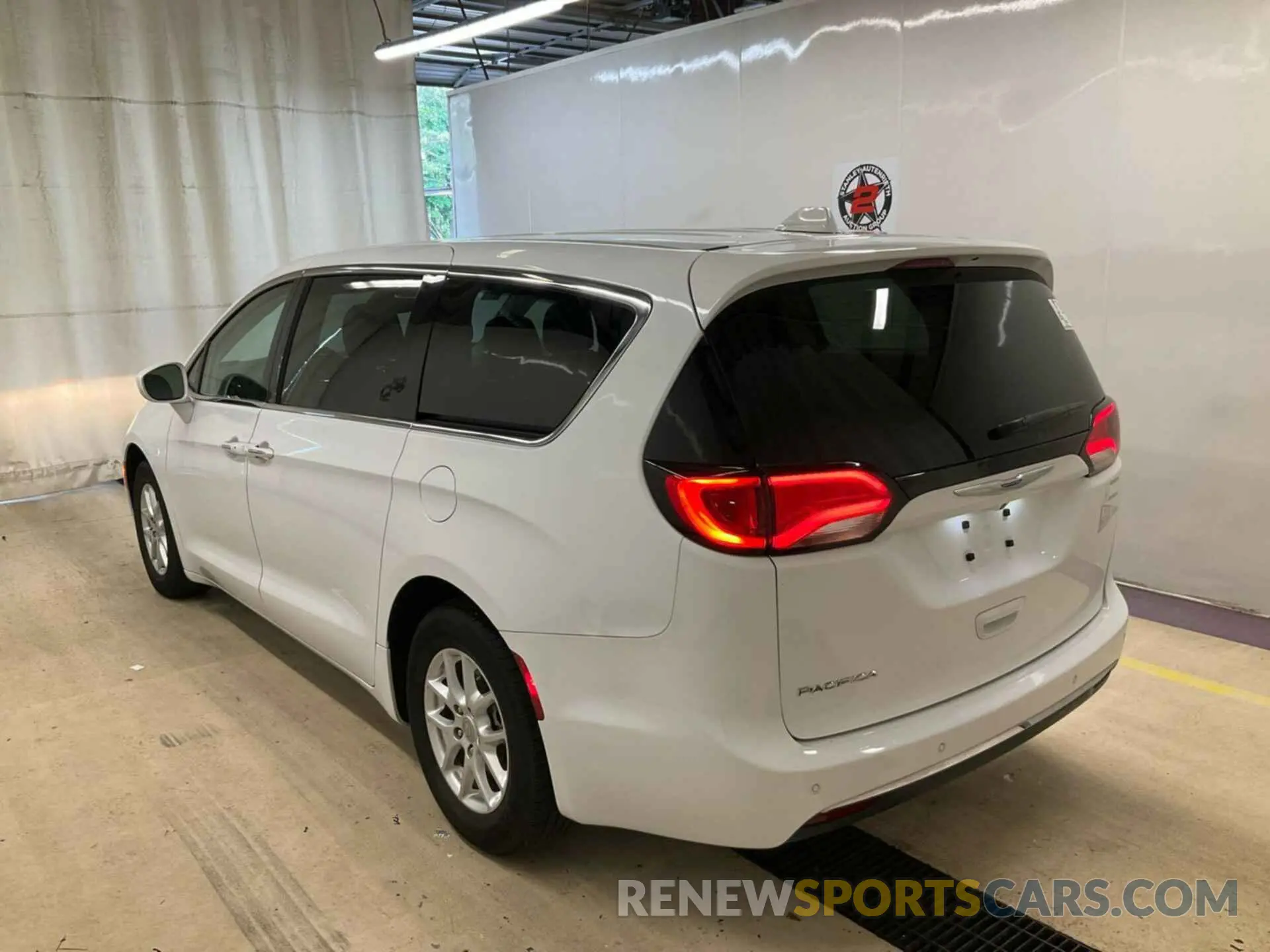 14 Photograph of a damaged car 2C4RC1FG2LR237592 CHRYSLER PACIFICA 2020