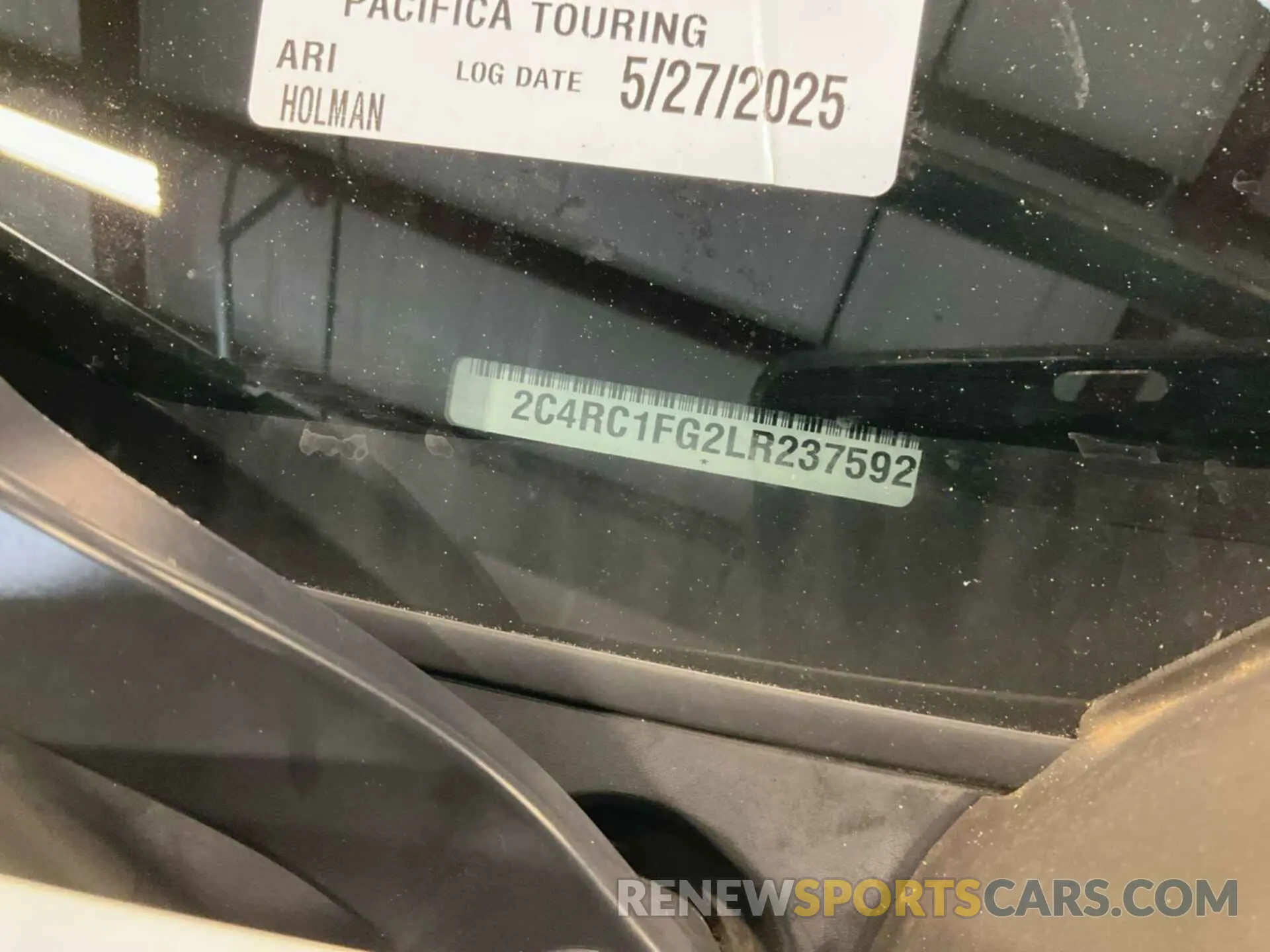 18 Photograph of a damaged car 2C4RC1FG2LR237592 CHRYSLER PACIFICA 2020