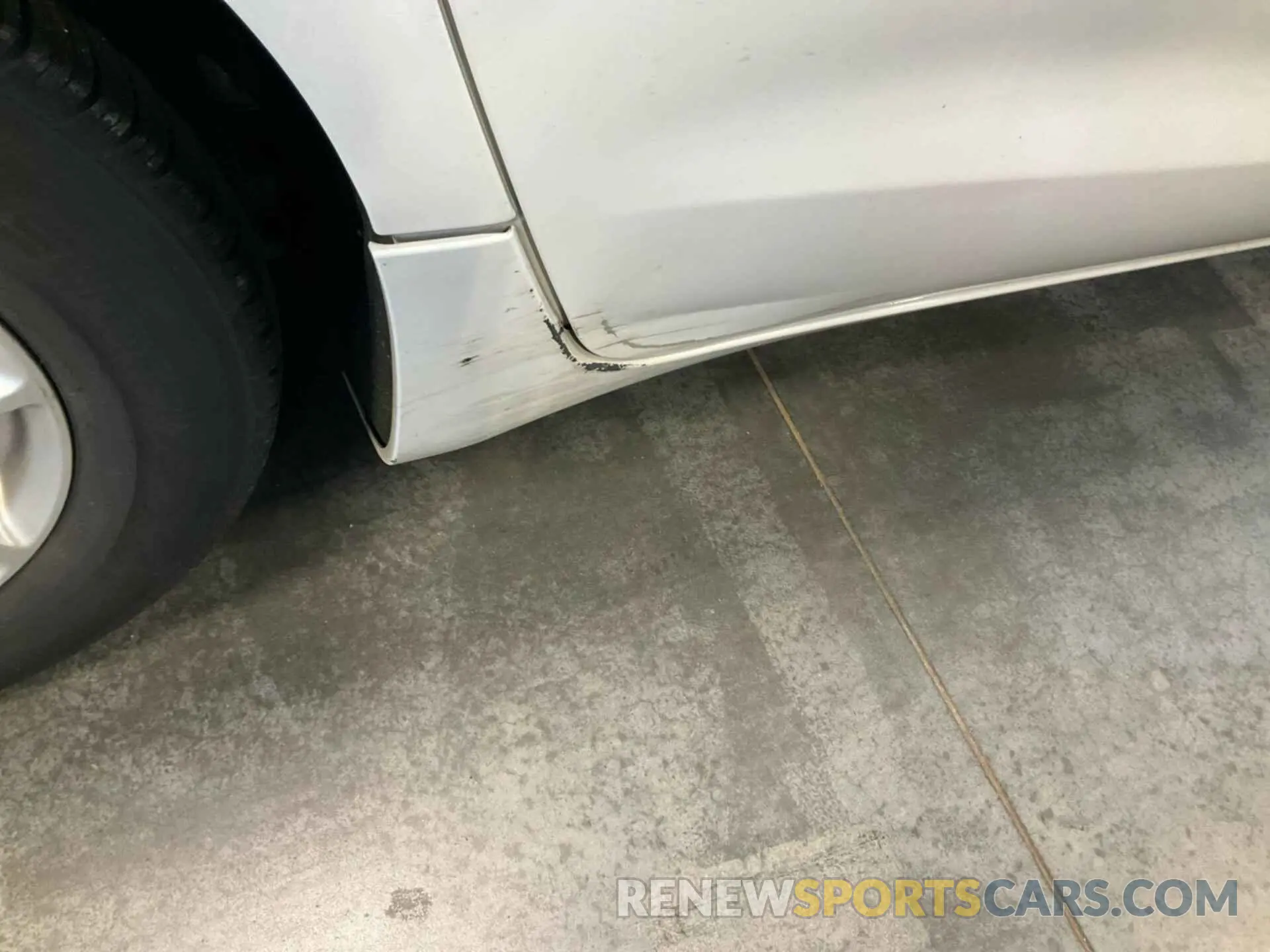 4 Photograph of a damaged car 2C4RC1FG2LR237592 CHRYSLER PACIFICA 2020