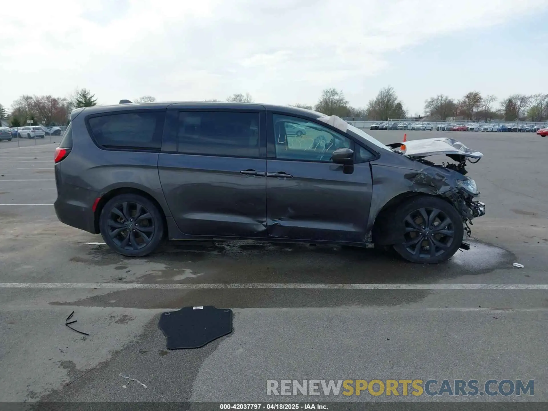 13 Photograph of a damaged car 2C4RC1FG3LR109958 CHRYSLER PACIFICA 2020