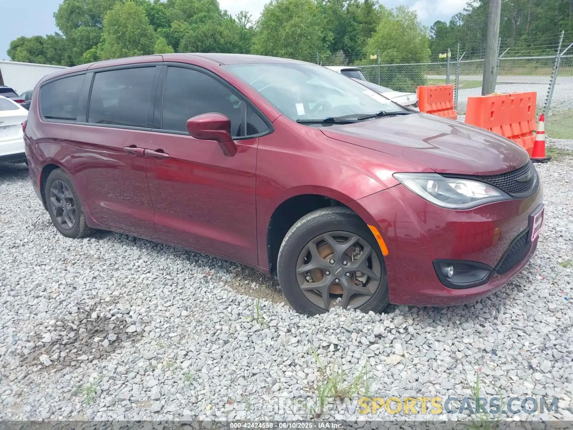 1 Photograph of a damaged car 2C4RC1FG3LR150865 CHRYSLER PACIFICA 2020