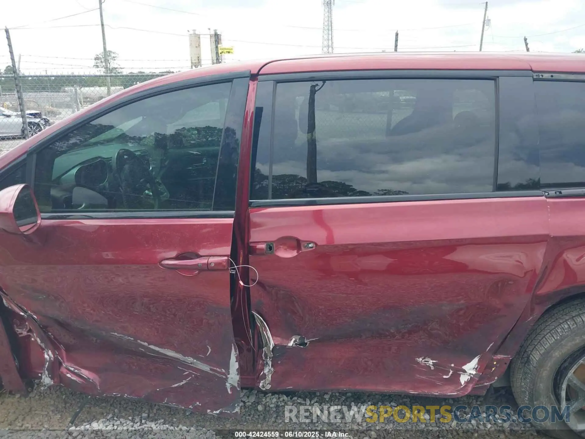 14 Photograph of a damaged car 2C4RC1FG3LR150865 CHRYSLER PACIFICA 2020
