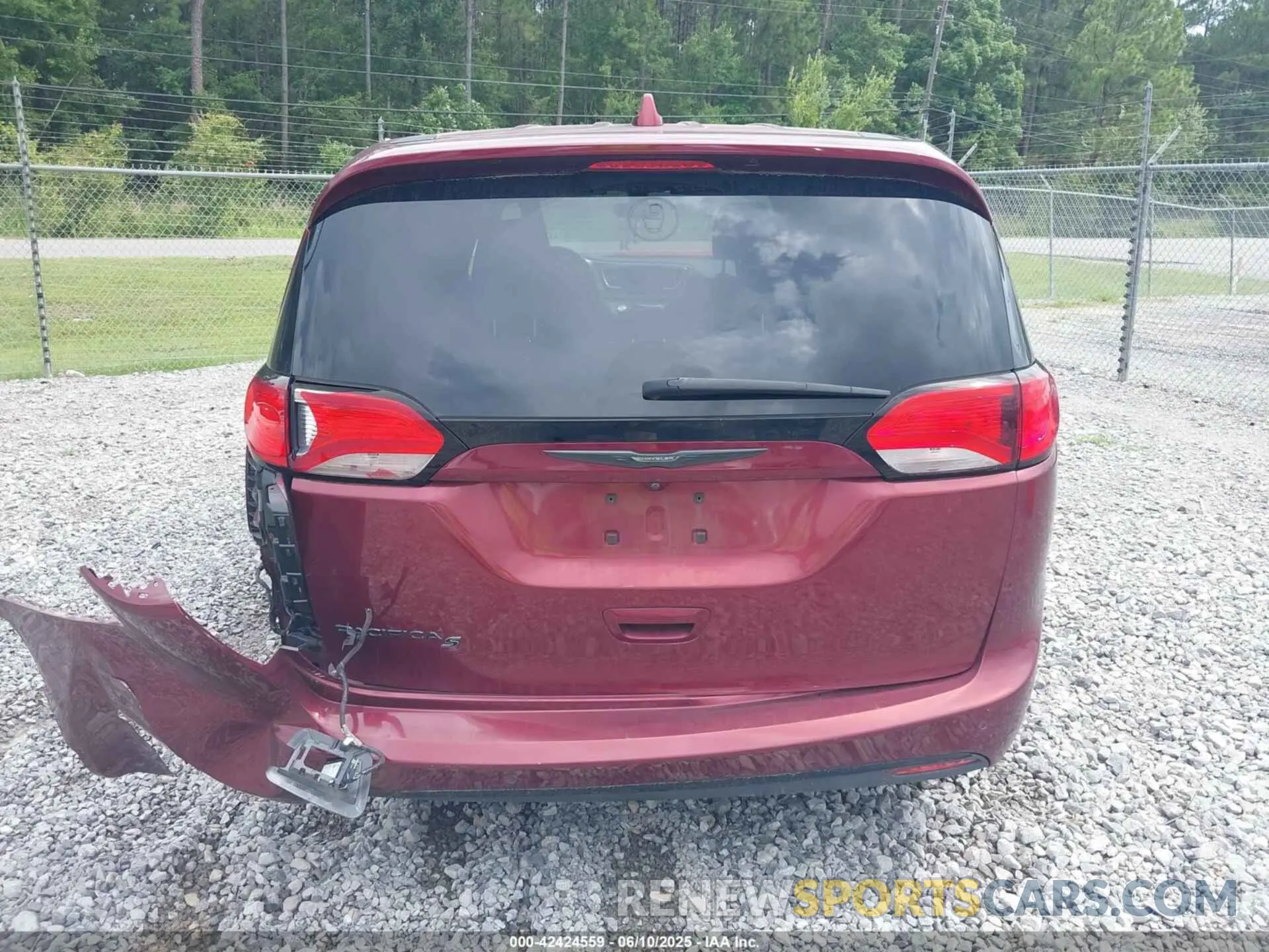 16 Photograph of a damaged car 2C4RC1FG3LR150865 CHRYSLER PACIFICA 2020