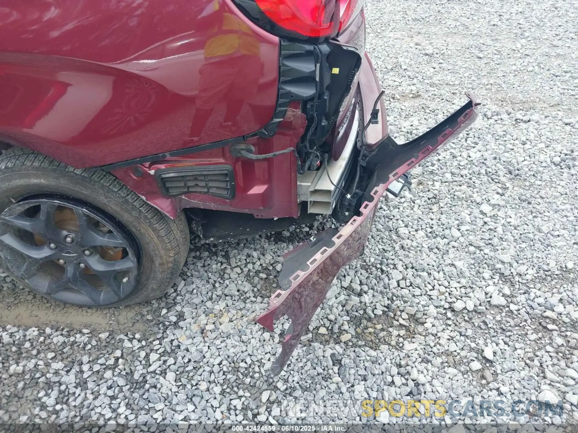 18 Photograph of a damaged car 2C4RC1FG3LR150865 CHRYSLER PACIFICA 2020