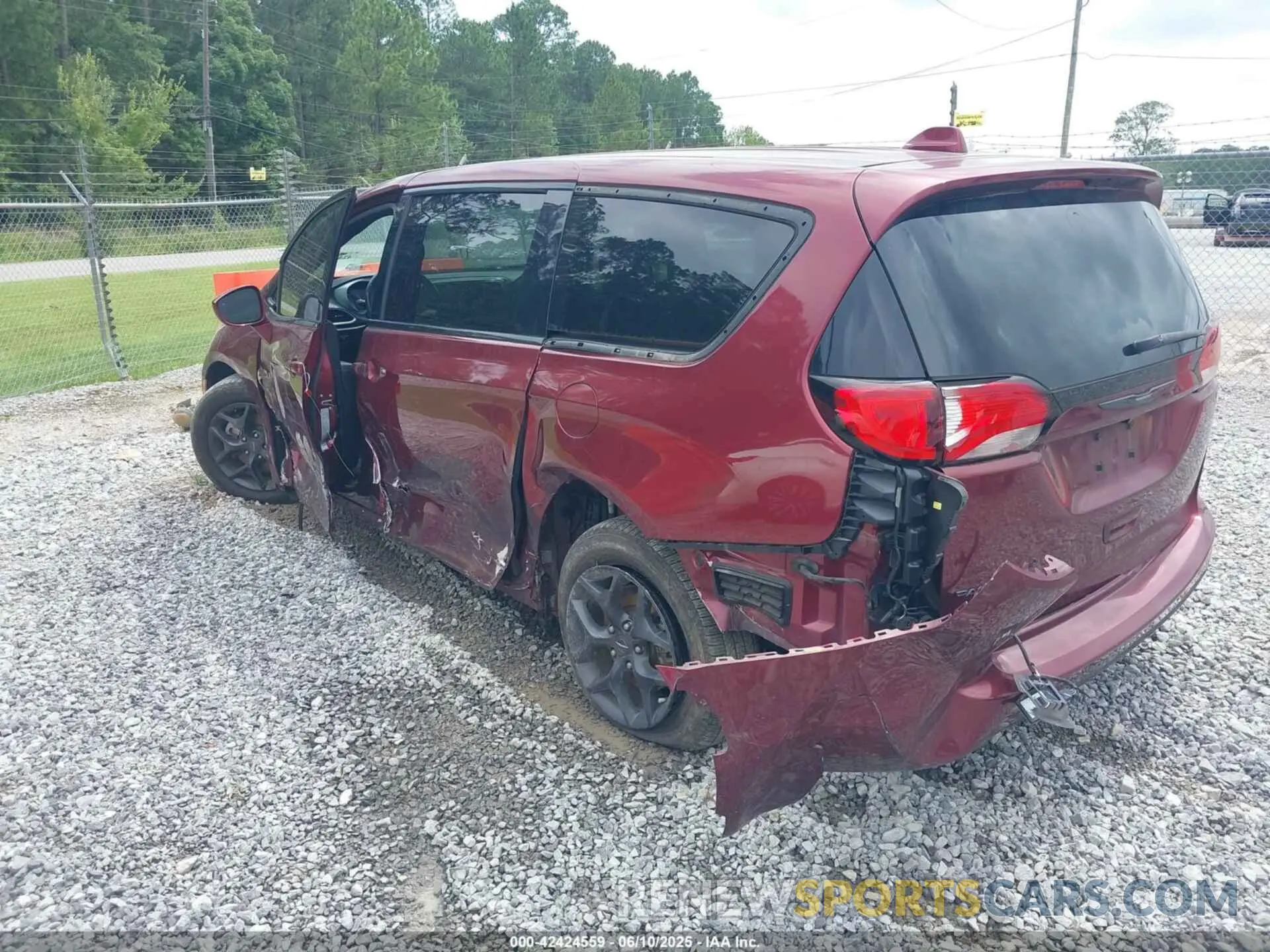 3 Photograph of a damaged car 2C4RC1FG3LR150865 CHRYSLER PACIFICA 2020