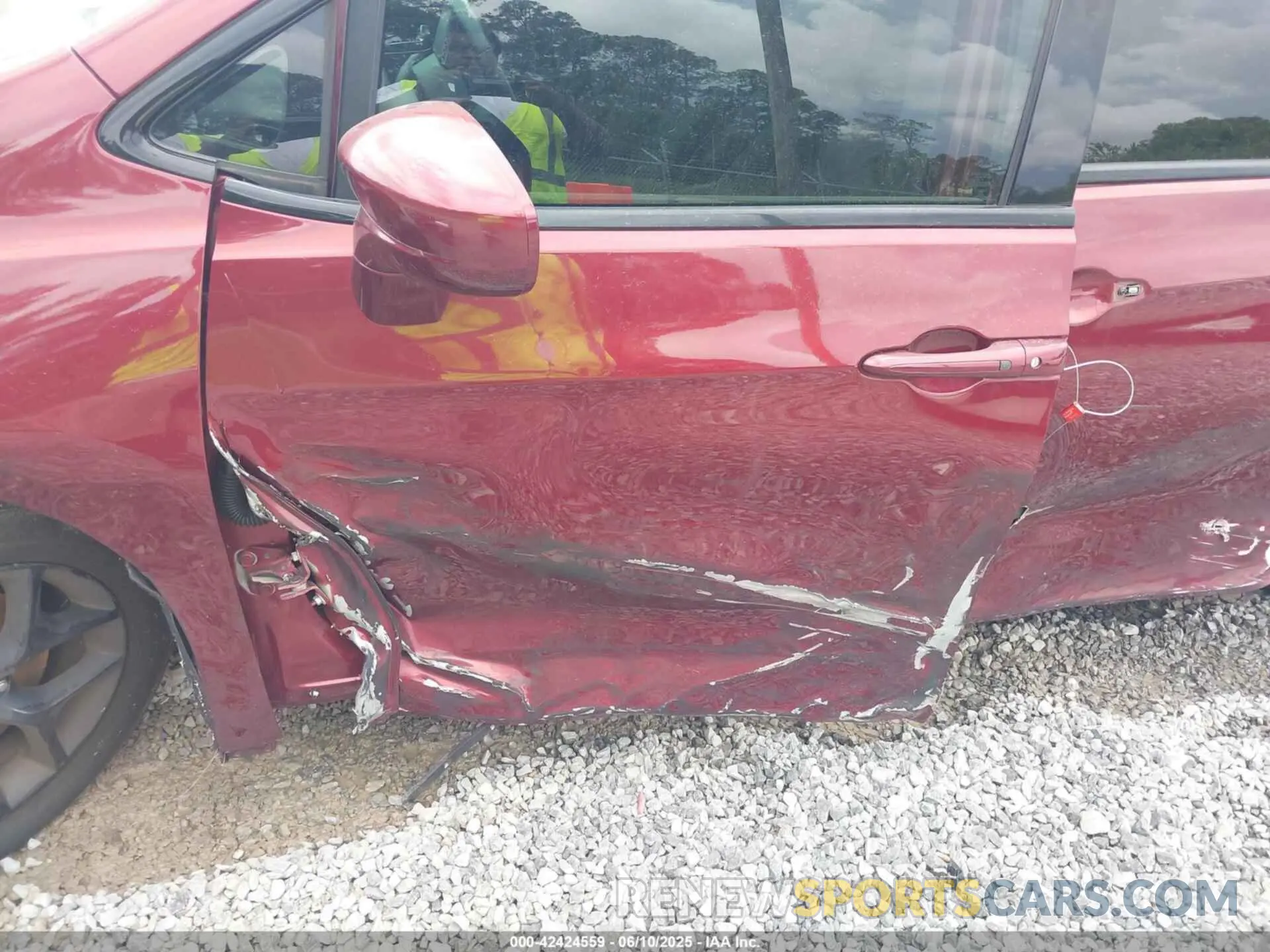 6 Photograph of a damaged car 2C4RC1FG3LR150865 CHRYSLER PACIFICA 2020