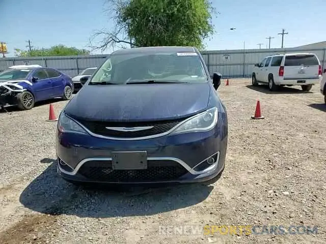 11 Photograph of a damaged car 2C4RC1FG3LR211020 CHRYSLER PACIFICA 2020