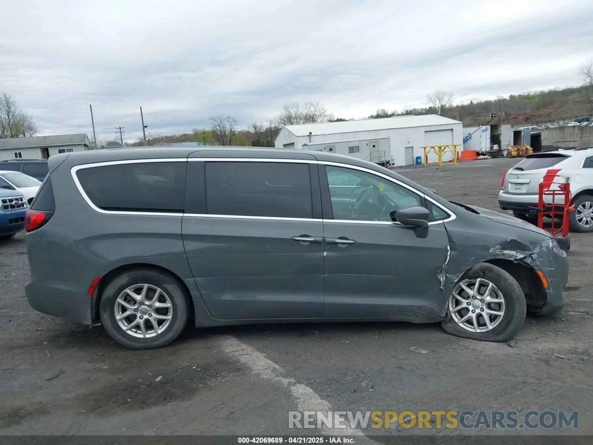 13 Photograph of a damaged car 2C4RC1FG3LR245765 CHRYSLER PACIFICA 2020