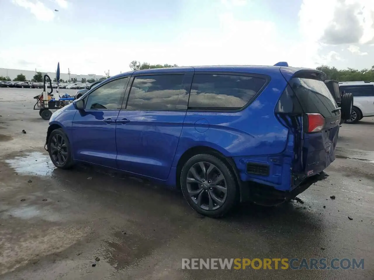 2 Photograph of a damaged car 2C4RC1FG4LR111119 CHRYSLER PACIFICA 2020