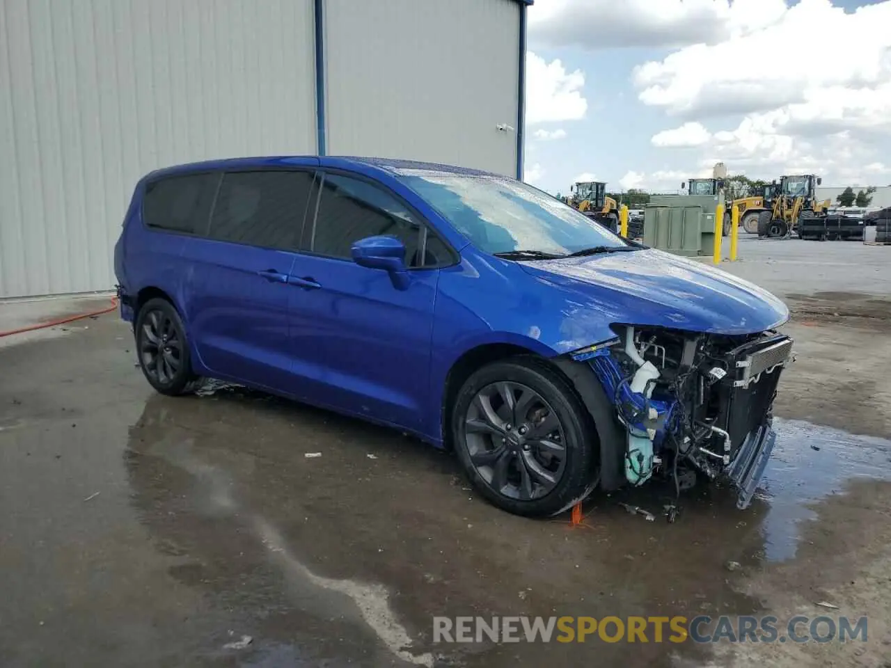 4 Photograph of a damaged car 2C4RC1FG4LR111119 CHRYSLER PACIFICA 2020