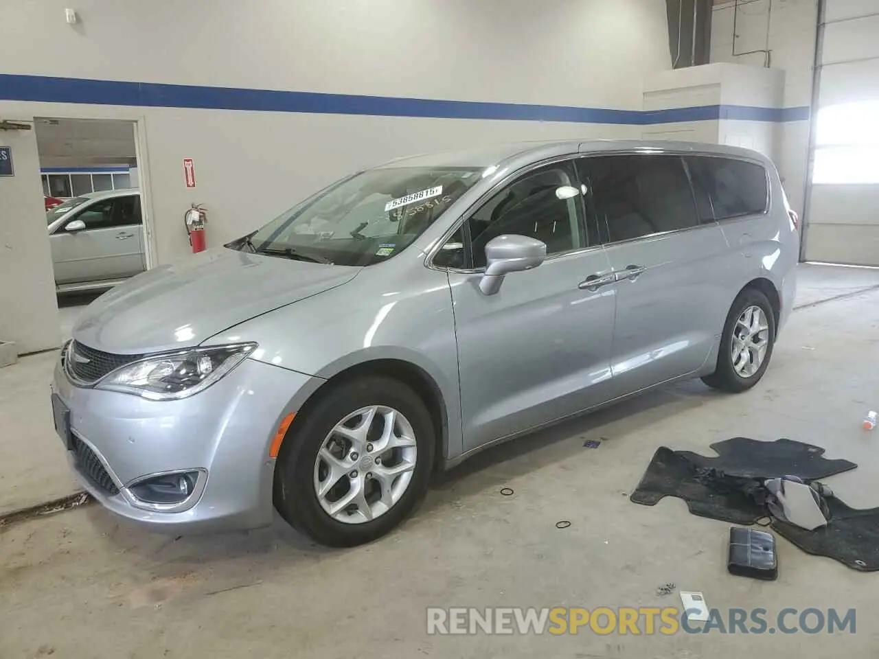 1 Photograph of a damaged car 2C4RC1FG4LR129331 CHRYSLER PACIFICA 2020