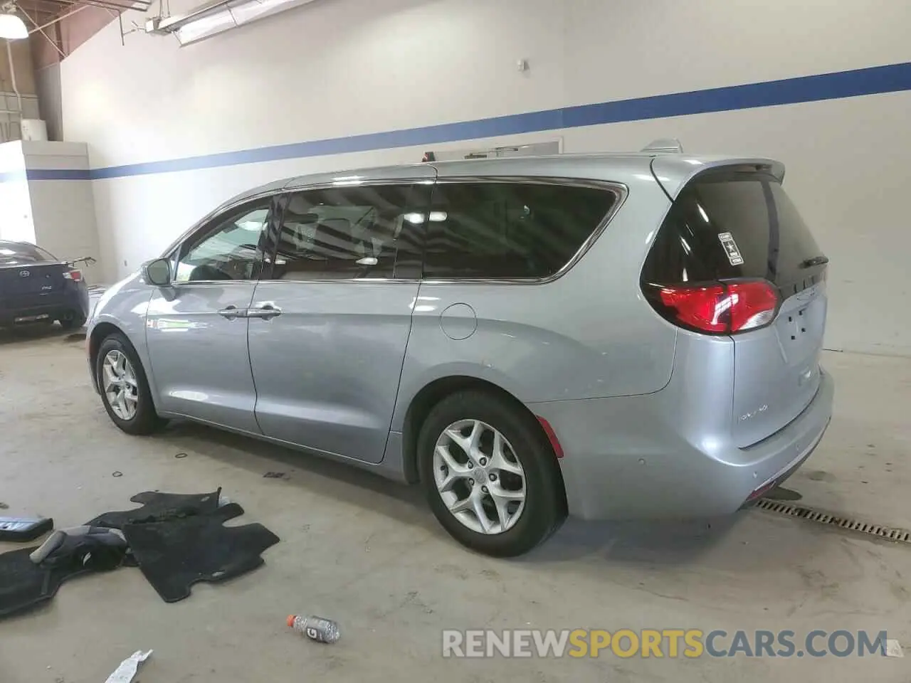 2 Photograph of a damaged car 2C4RC1FG4LR129331 CHRYSLER PACIFICA 2020