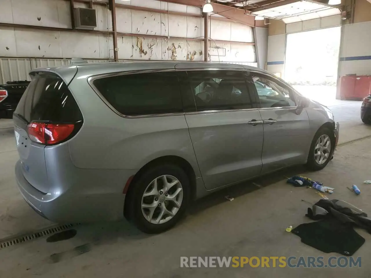 3 Photograph of a damaged car 2C4RC1FG4LR129331 CHRYSLER PACIFICA 2020