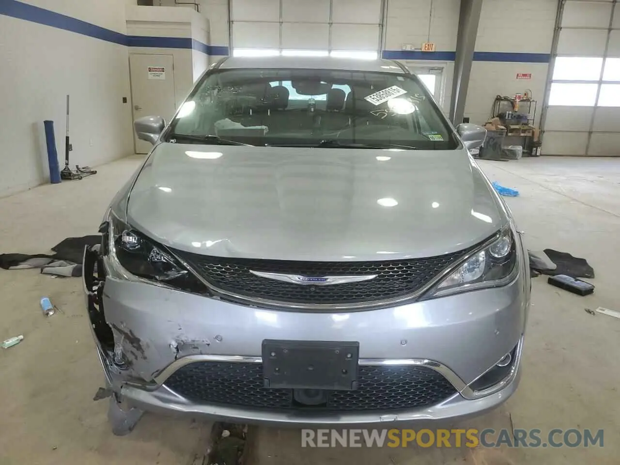 5 Photograph of a damaged car 2C4RC1FG4LR129331 CHRYSLER PACIFICA 2020
