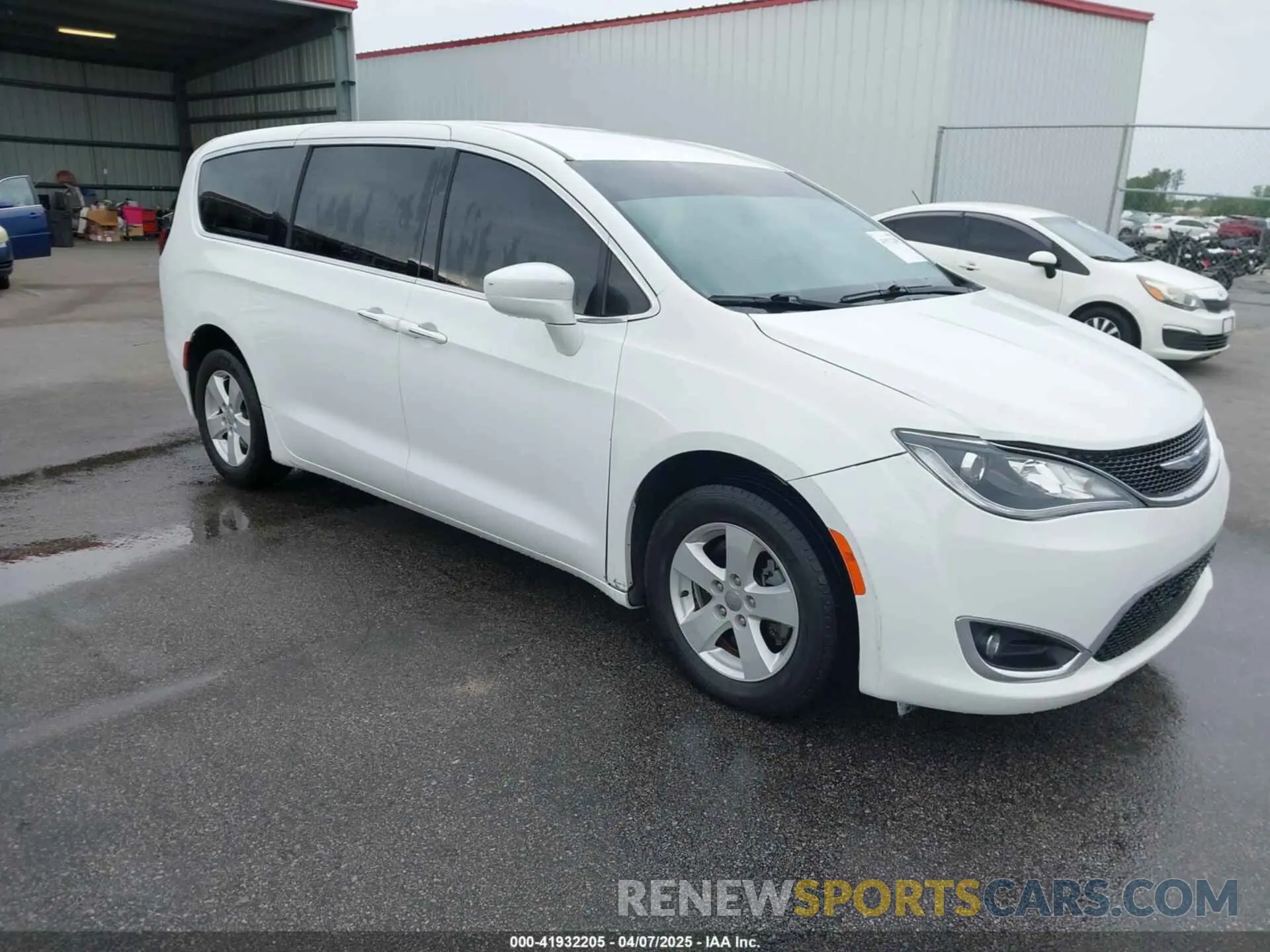 1 Photograph of a damaged car 2C4RC1FG4LR135808 CHRYSLER PACIFICA 2020