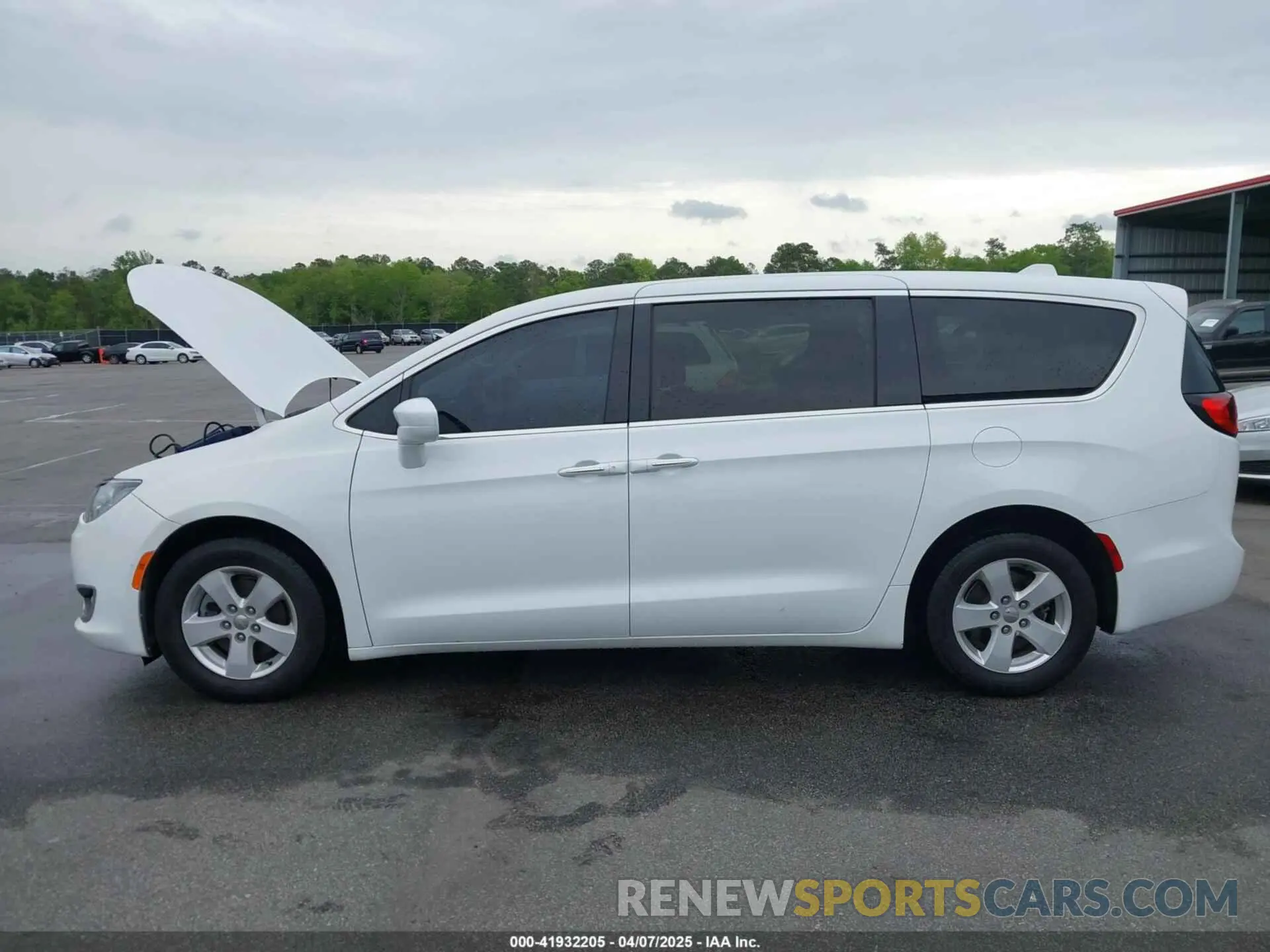 14 Photograph of a damaged car 2C4RC1FG4LR135808 CHRYSLER PACIFICA 2020