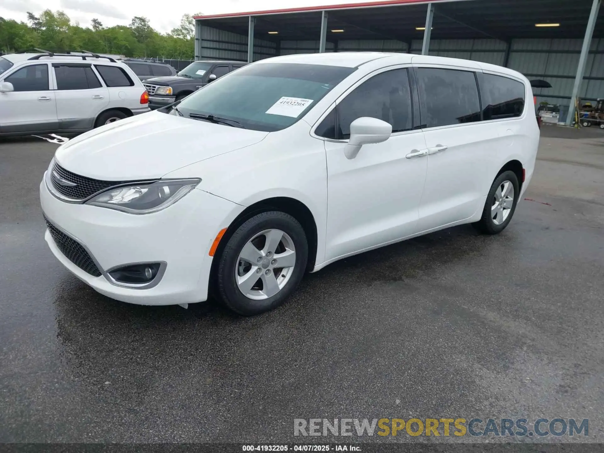 2 Photograph of a damaged car 2C4RC1FG4LR135808 CHRYSLER PACIFICA 2020