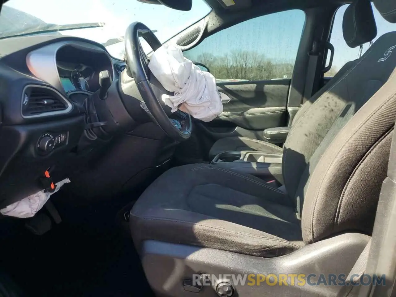 7 Photograph of a damaged car 2C4RC1FG4LR150163 CHRYSLER PACIFICA 2020