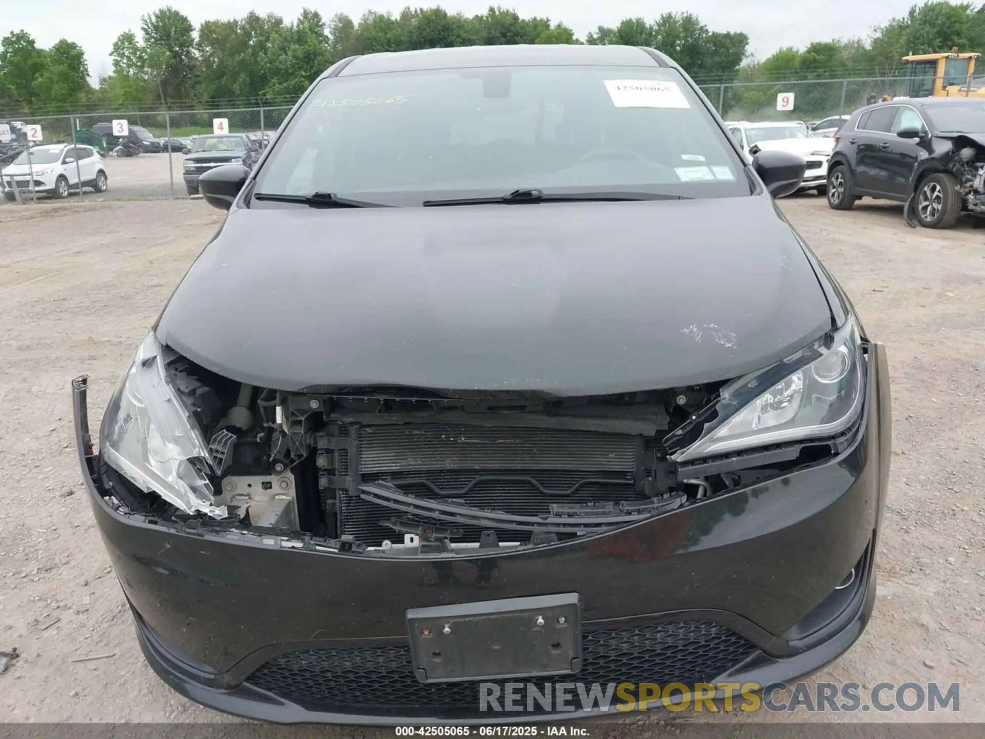 13 Photograph of a damaged car 2C4RC1FG5LR150544 CHRYSLER PACIFICA 2020