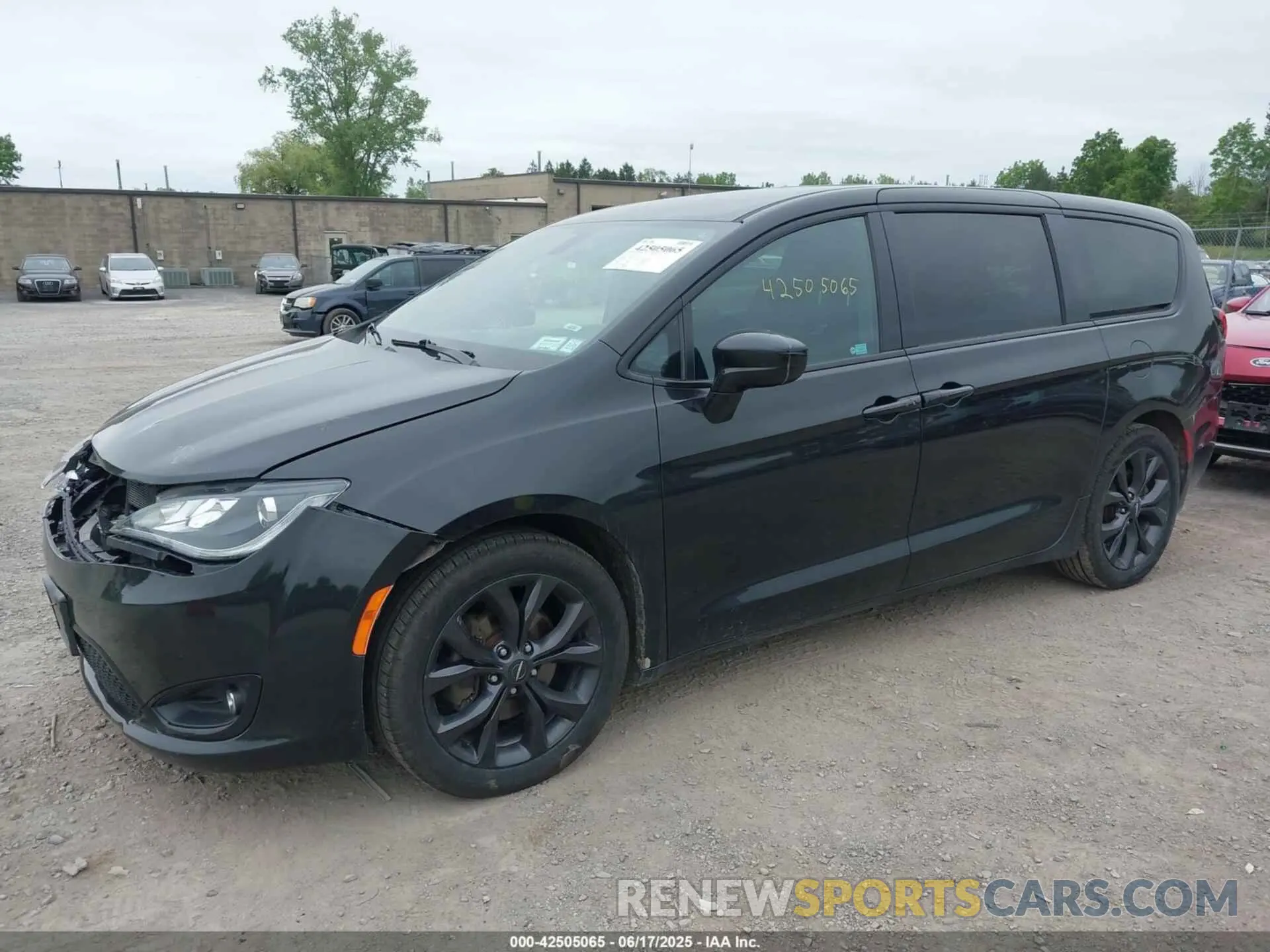 2 Photograph of a damaged car 2C4RC1FG5LR150544 CHRYSLER PACIFICA 2020