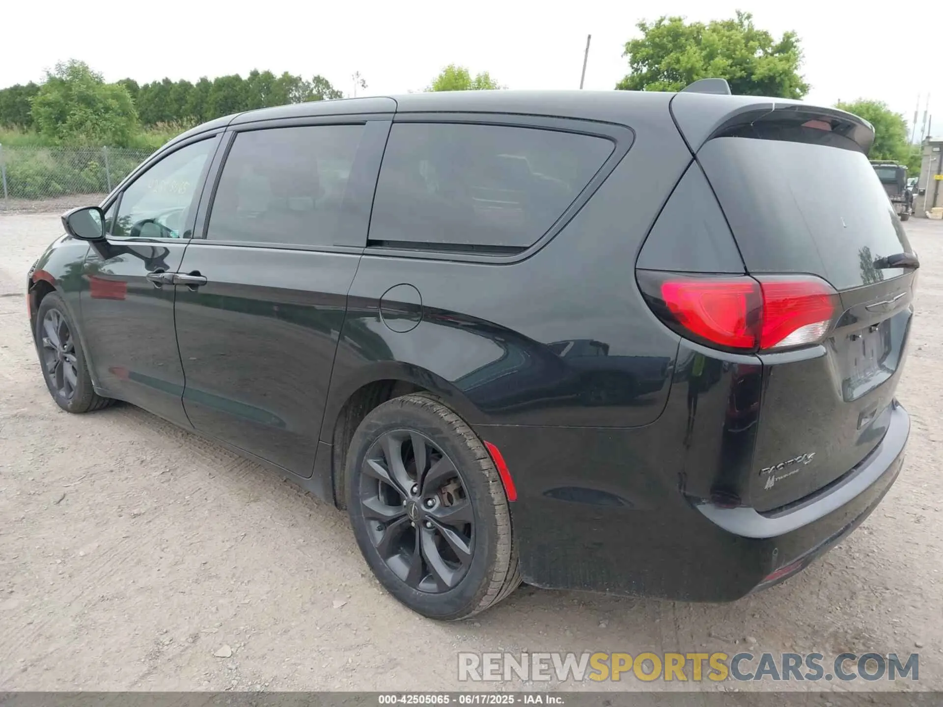 3 Photograph of a damaged car 2C4RC1FG5LR150544 CHRYSLER PACIFICA 2020