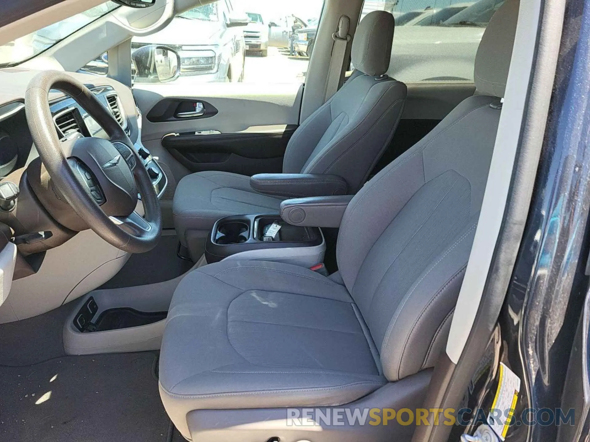 1 Photograph of a damaged car 2C4RC1FG5LR216106 CHRYSLER PACIFICA 2020