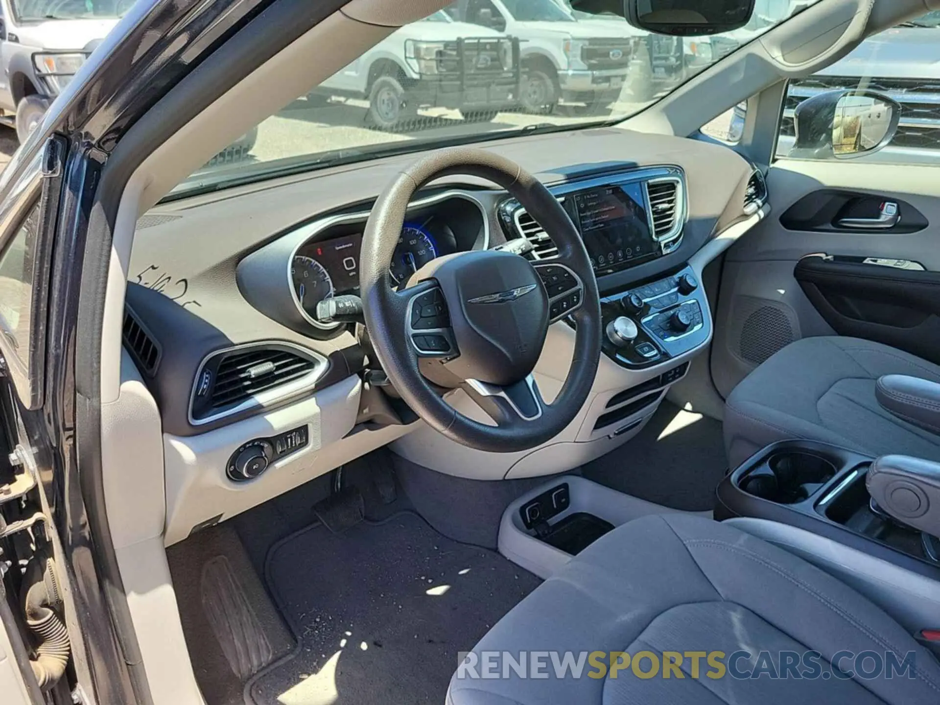 15 Photograph of a damaged car 2C4RC1FG5LR216106 CHRYSLER PACIFICA 2020