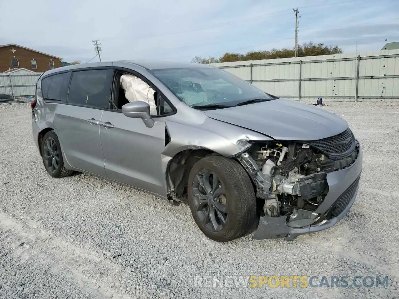 4 Photograph of a damaged car 2C4RC1FG5LR224044 CHRYSLER PACIFICA 2020