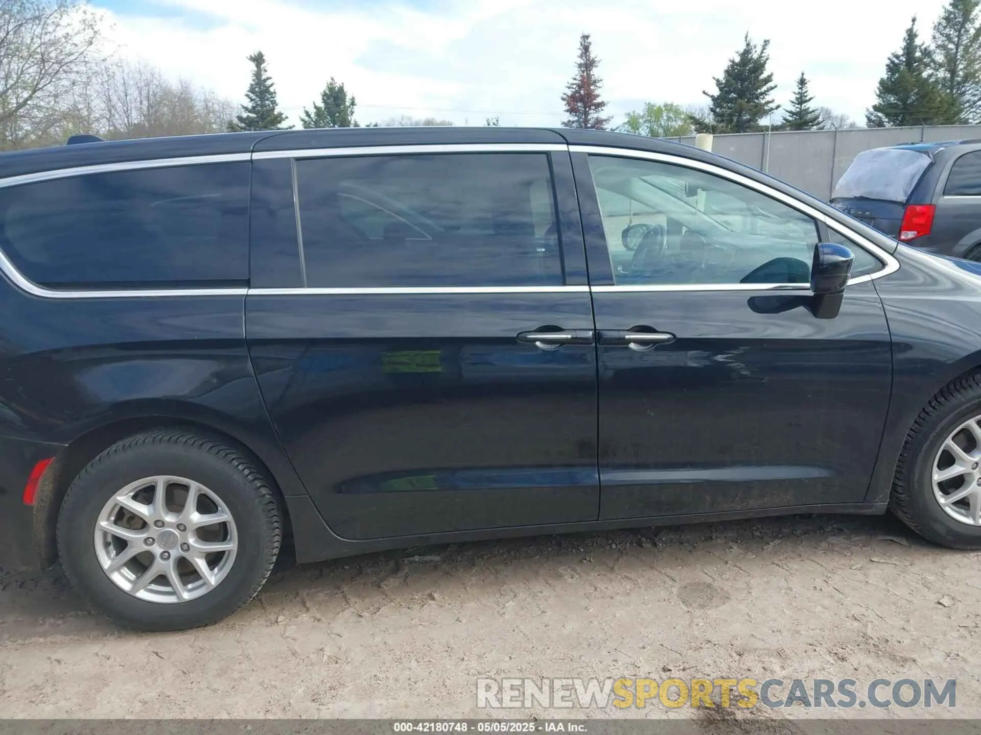 13 Photograph of a damaged car 2C4RC1FG6LR205129 CHRYSLER PACIFICA 2020