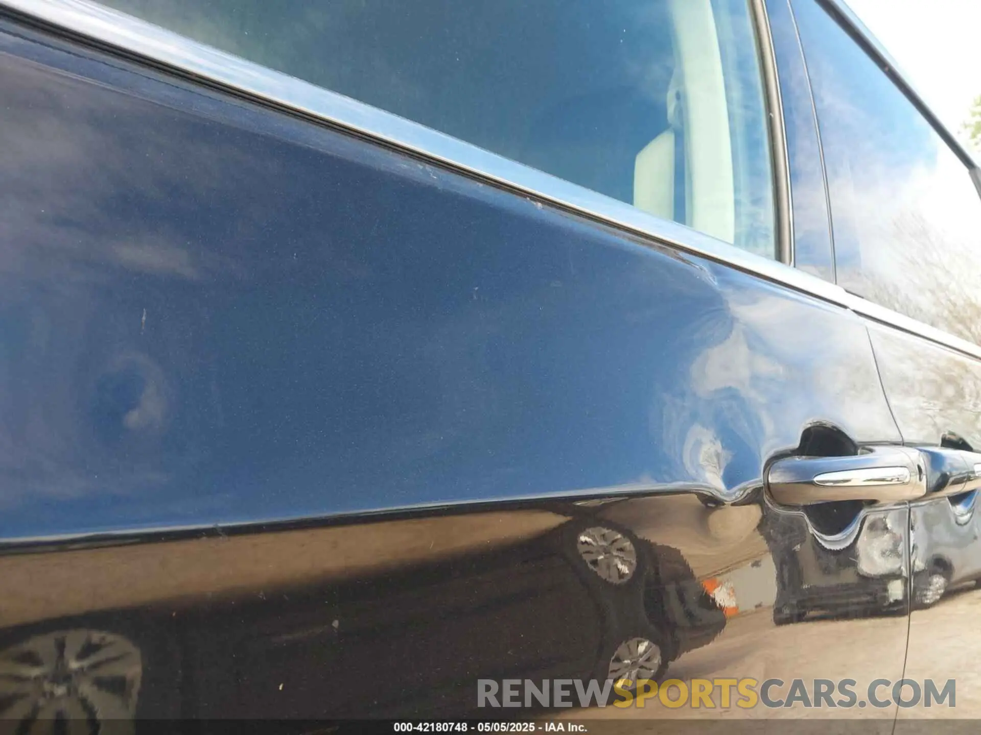 19 Photograph of a damaged car 2C4RC1FG6LR205129 CHRYSLER PACIFICA 2020