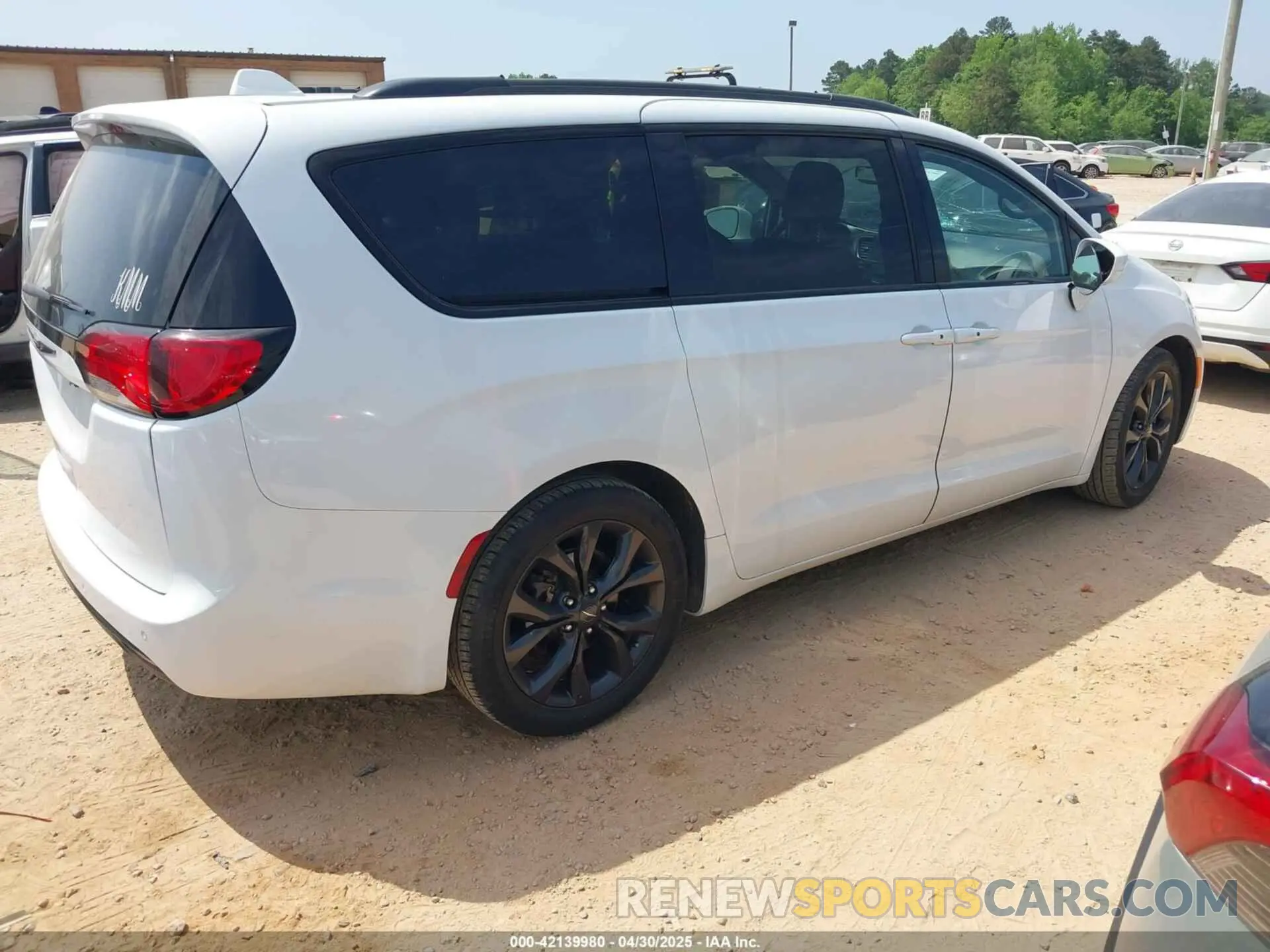 4 Photograph of a damaged car 2C4RC1FG7LR121675 CHRYSLER PACIFICA 2020