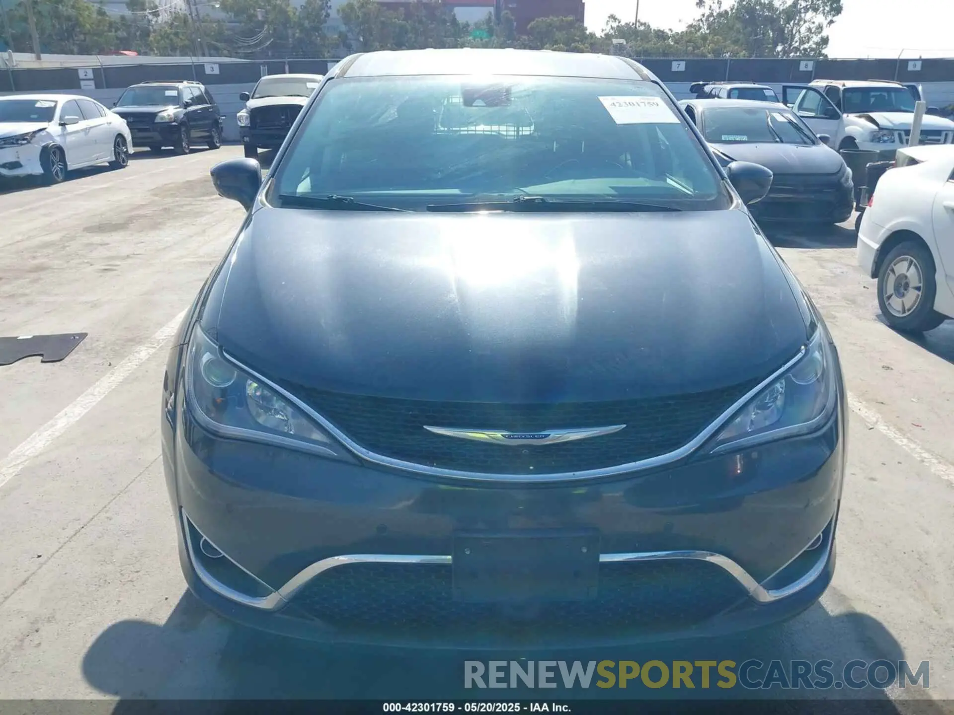 6 Photograph of a damaged car 2C4RC1FG7LR222666 CHRYSLER PACIFICA 2020