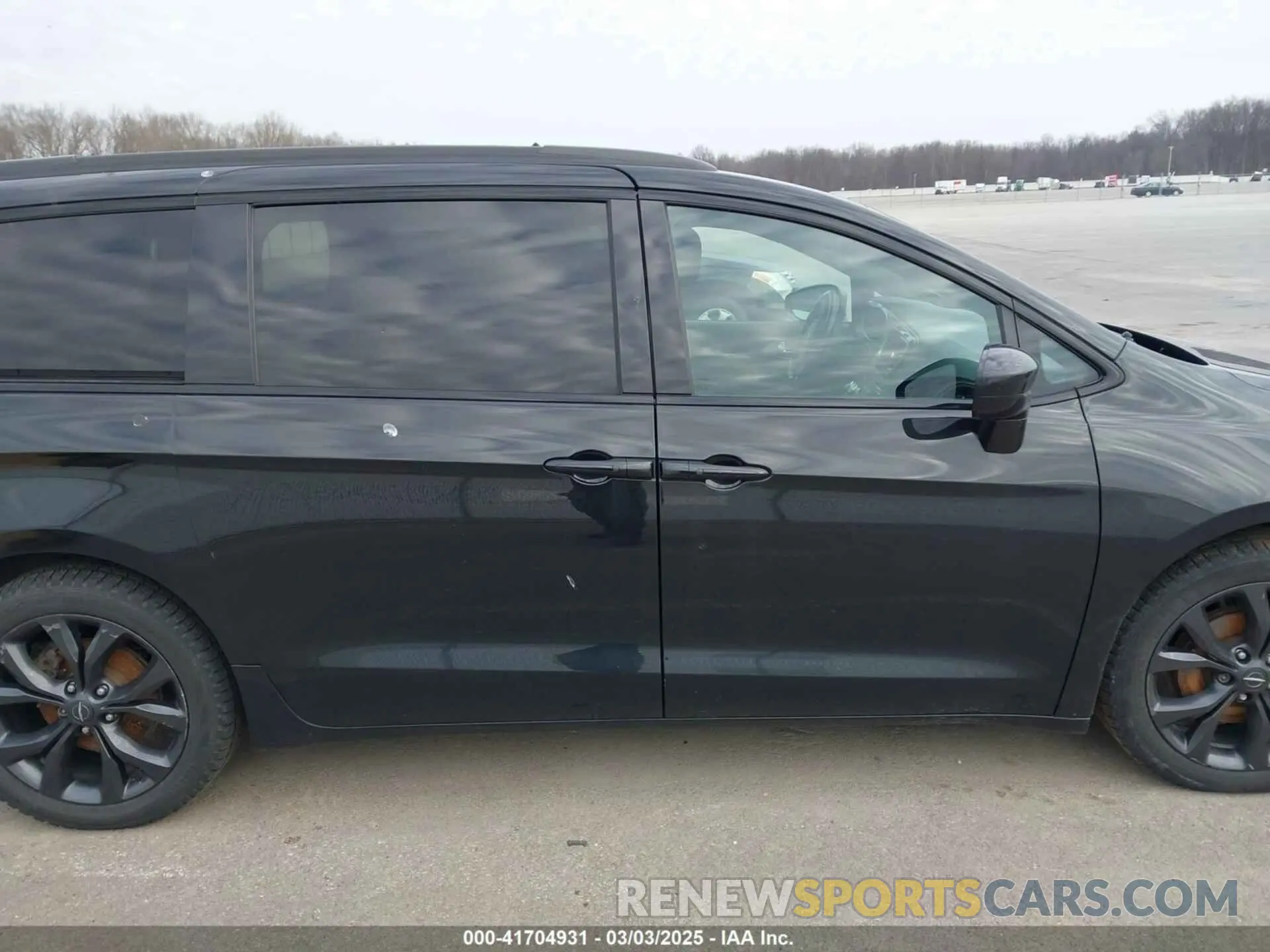14 Photograph of a damaged car 2C4RC1FG8LR150537 CHRYSLER PACIFICA 2020
