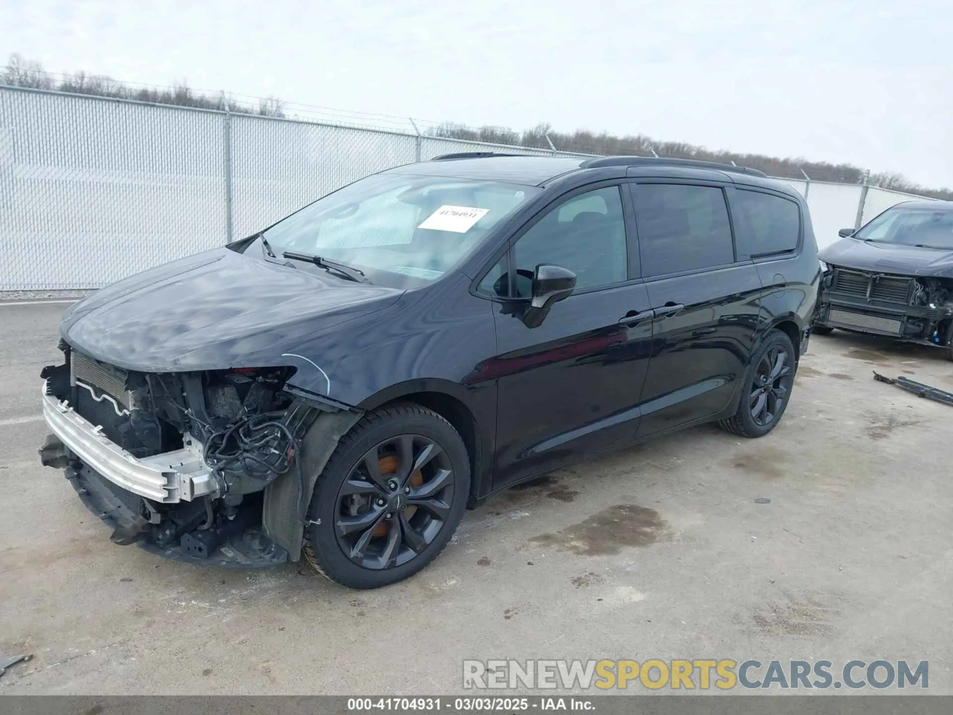 2 Photograph of a damaged car 2C4RC1FG8LR150537 CHRYSLER PACIFICA 2020