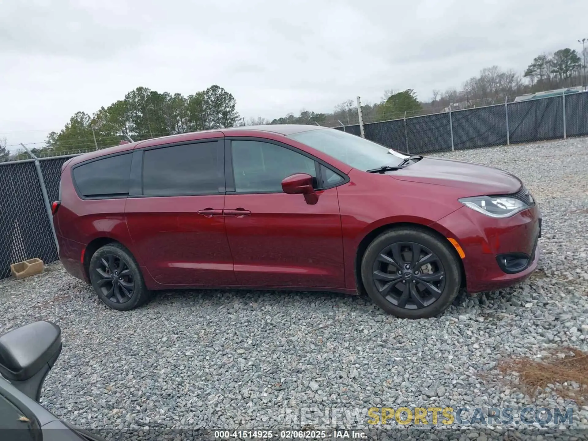 13 Photograph of a damaged car 2C4RC1FGXLR100447 CHRYSLER PACIFICA 2020