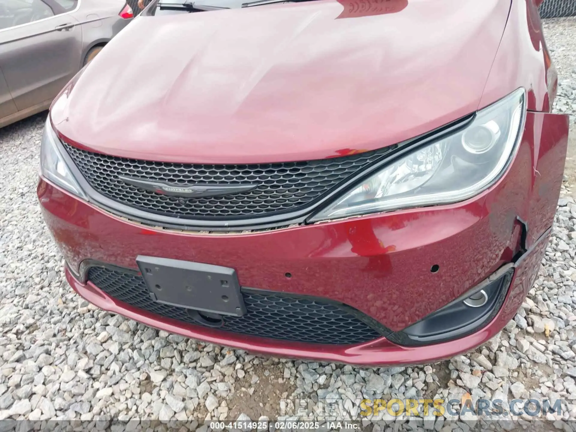 17 Photograph of a damaged car 2C4RC1FGXLR100447 CHRYSLER PACIFICA 2020