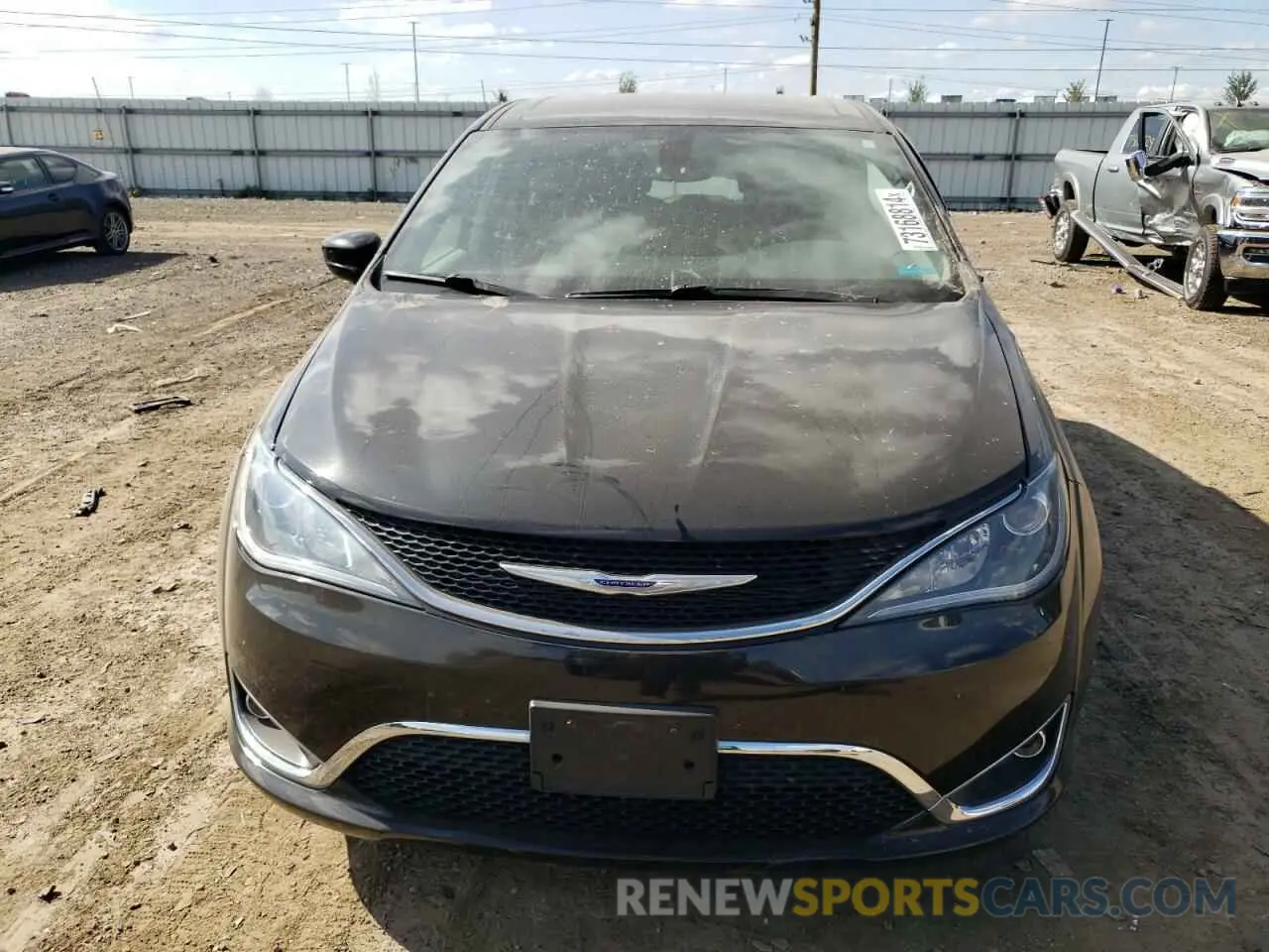 5 Photograph of a damaged car 2C4RC1FGXLR158350 CHRYSLER PACIFICA 2020