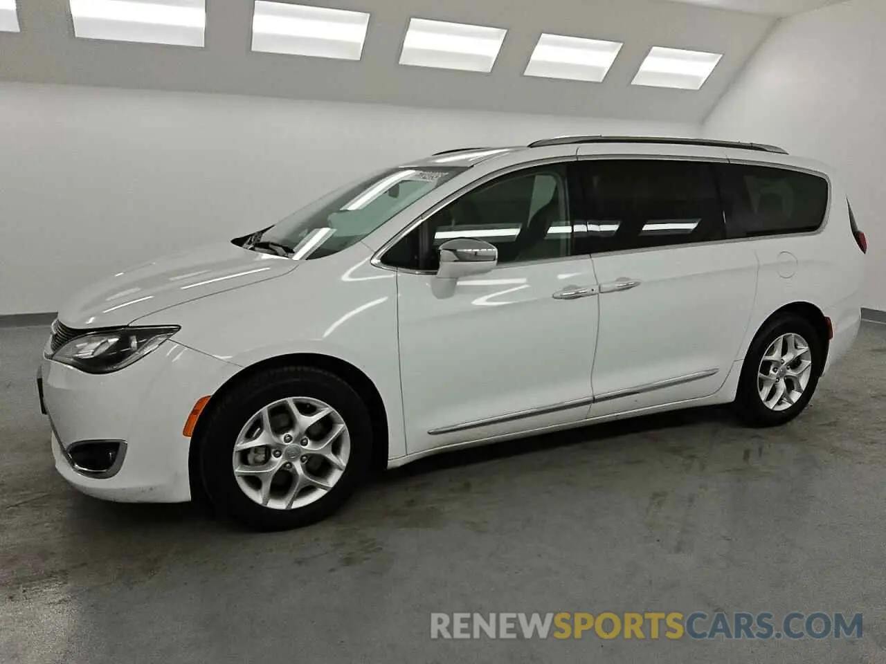 1 Photograph of a damaged car 2C4RC1GG0LR156198 CHRYSLER PACIFICA 2020