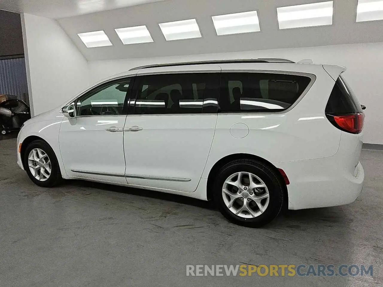 2 Photograph of a damaged car 2C4RC1GG0LR156198 CHRYSLER PACIFICA 2020