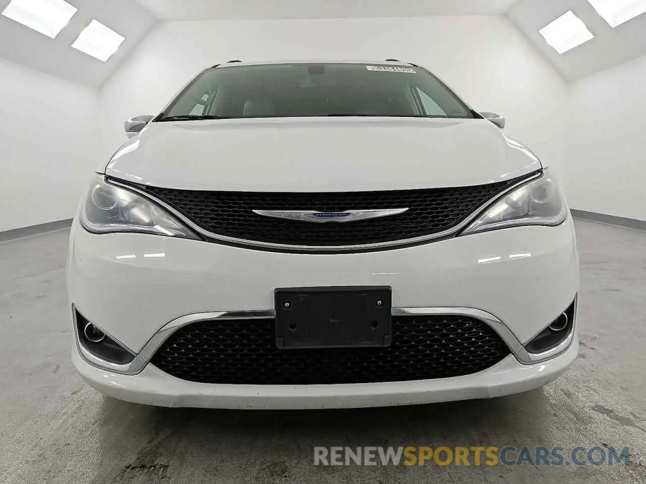 5 Photograph of a damaged car 2C4RC1GG0LR156198 CHRYSLER PACIFICA 2020