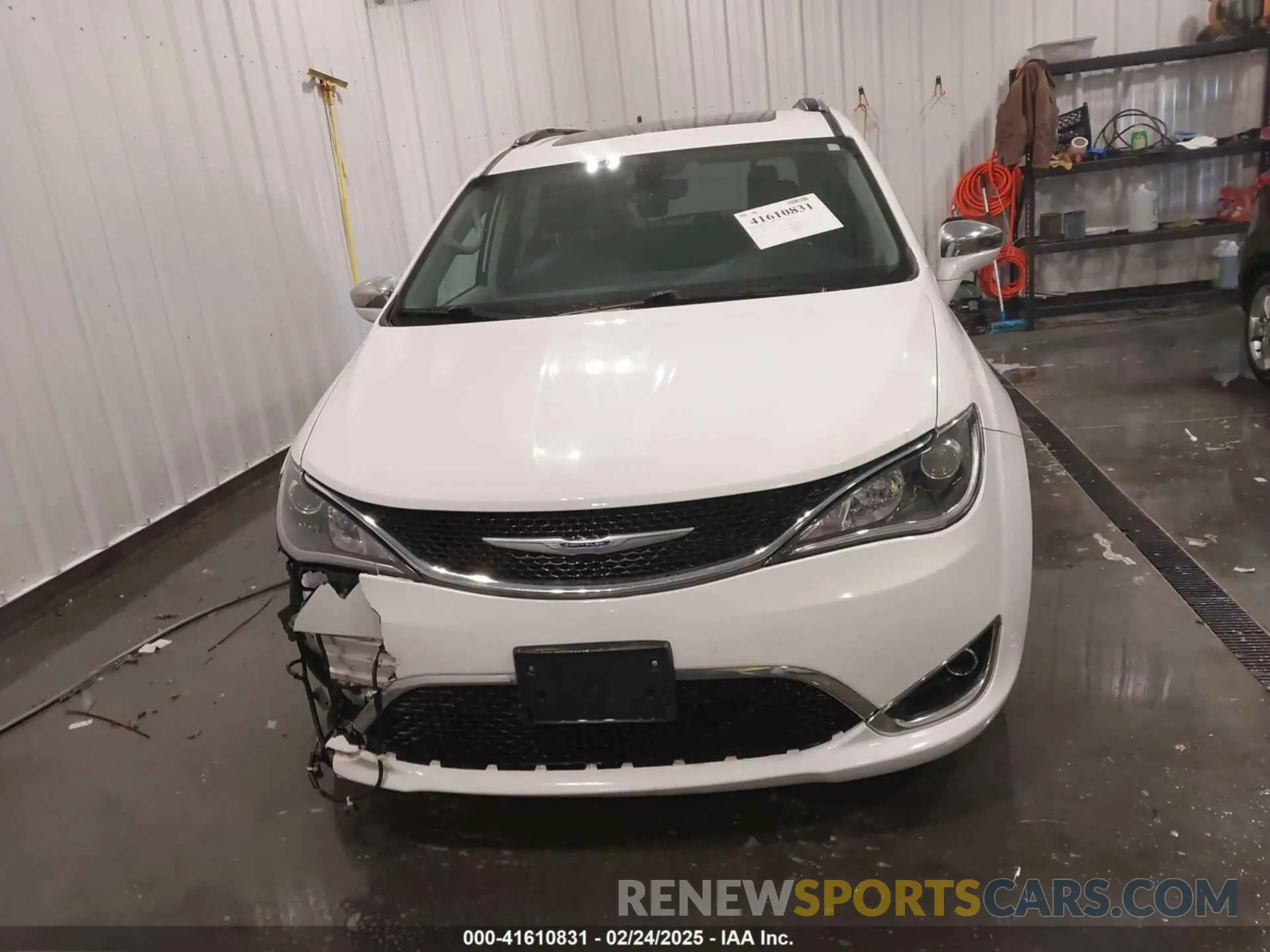 13 Photograph of a damaged car 2C4RC1GG0LR284313 CHRYSLER PACIFICA 2020