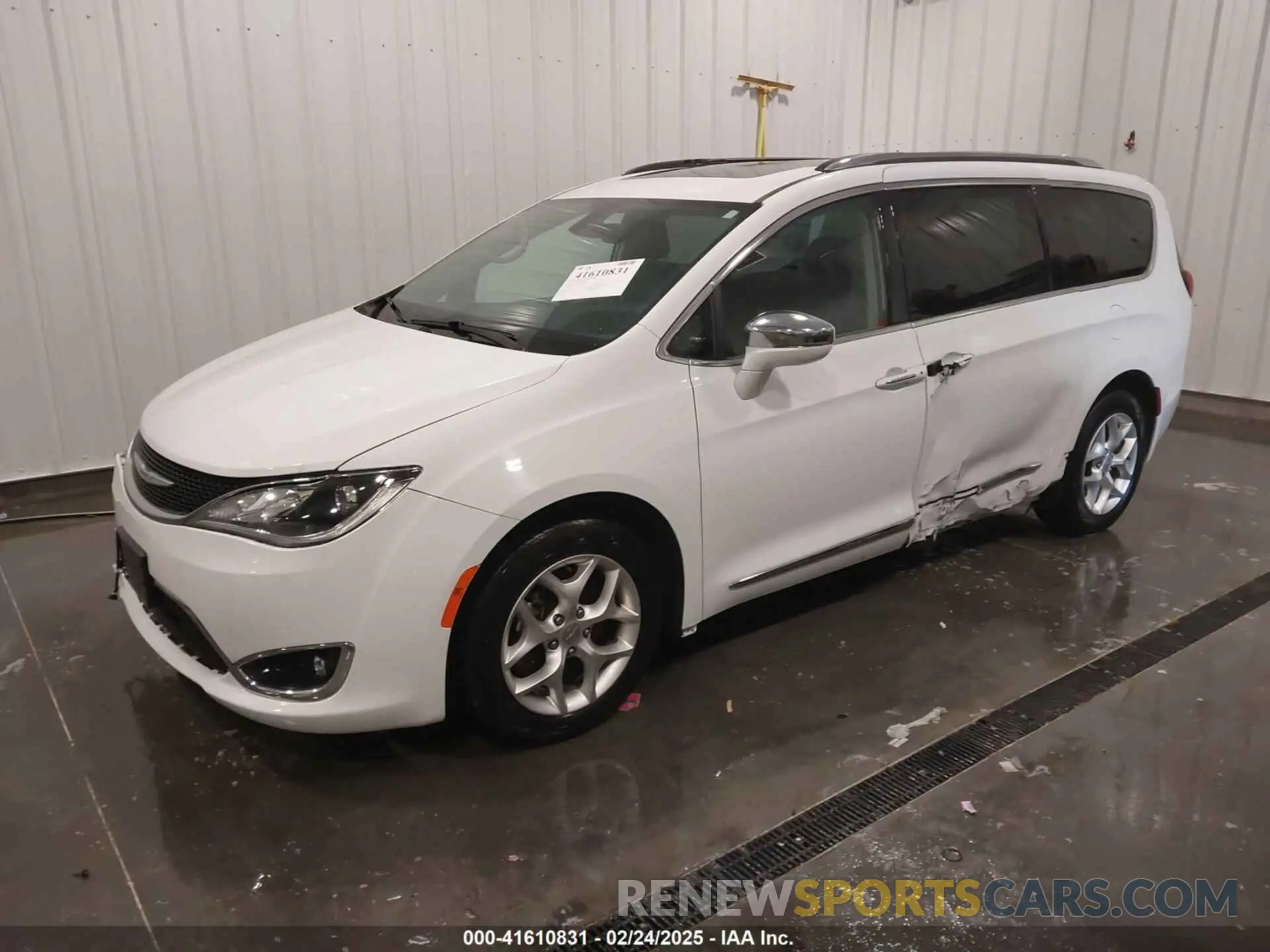 2 Photograph of a damaged car 2C4RC1GG0LR284313 CHRYSLER PACIFICA 2020