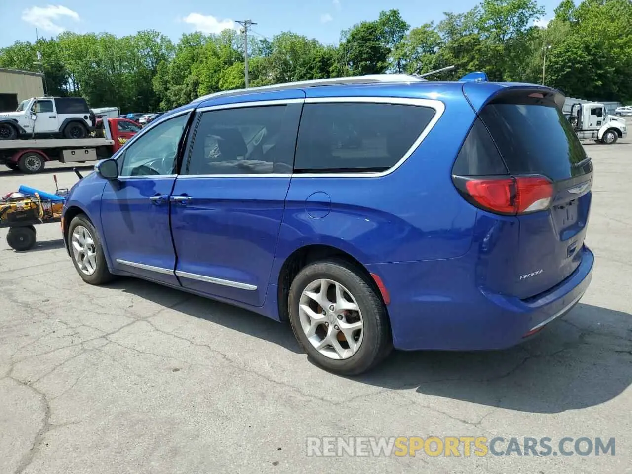 2 Photograph of a damaged car 2C4RC1GG0LR284747 CHRYSLER PACIFICA 2020