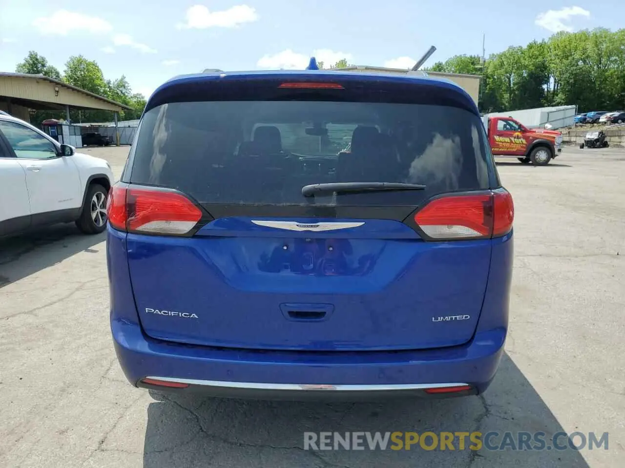 6 Photograph of a damaged car 2C4RC1GG0LR284747 CHRYSLER PACIFICA 2020