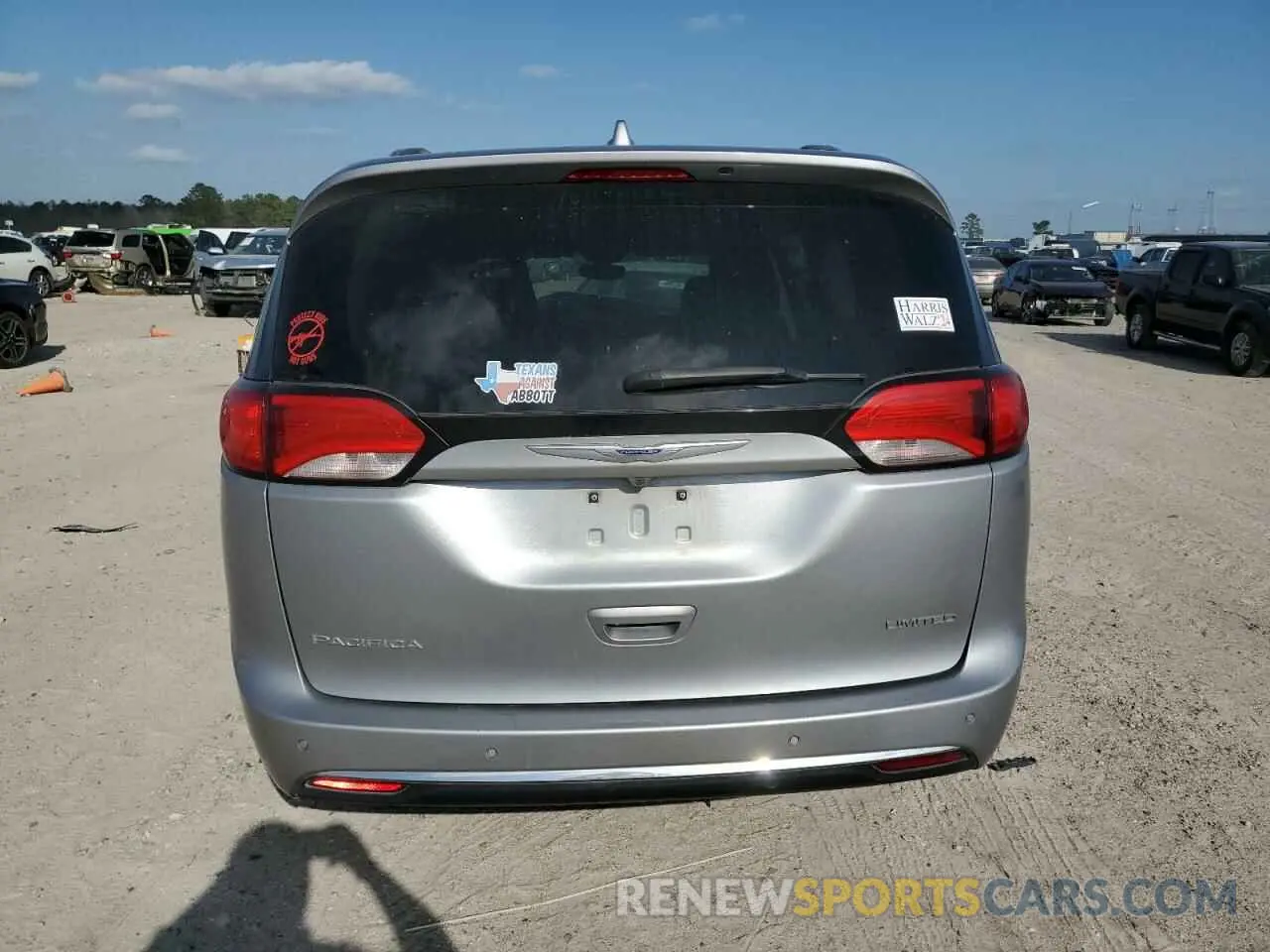 6 Photograph of a damaged car 2C4RC1GG0LR289575 CHRYSLER PACIFICA 2020
