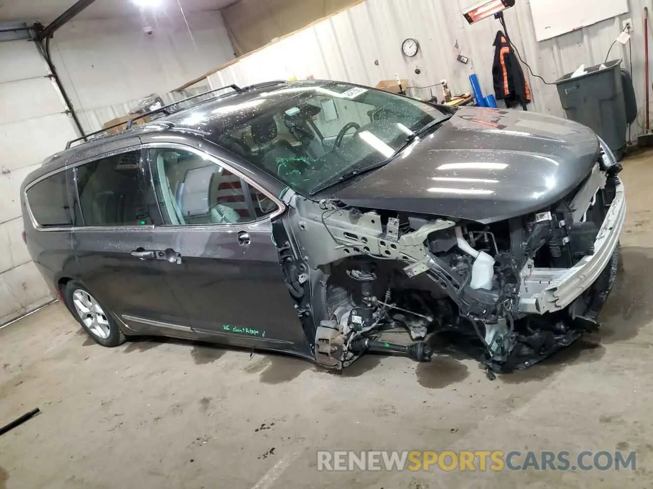 4 Photograph of a damaged car 2C4RC1GG1LR144058 CHRYSLER PACIFICA 2020