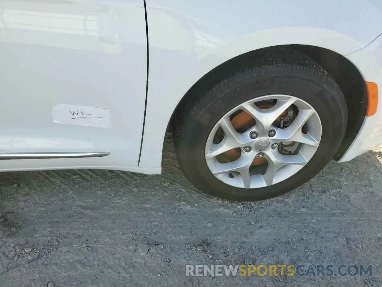 13 Photograph of a damaged car 2C4RC1GG2LR144151 CHRYSLER PACIFICA 2020